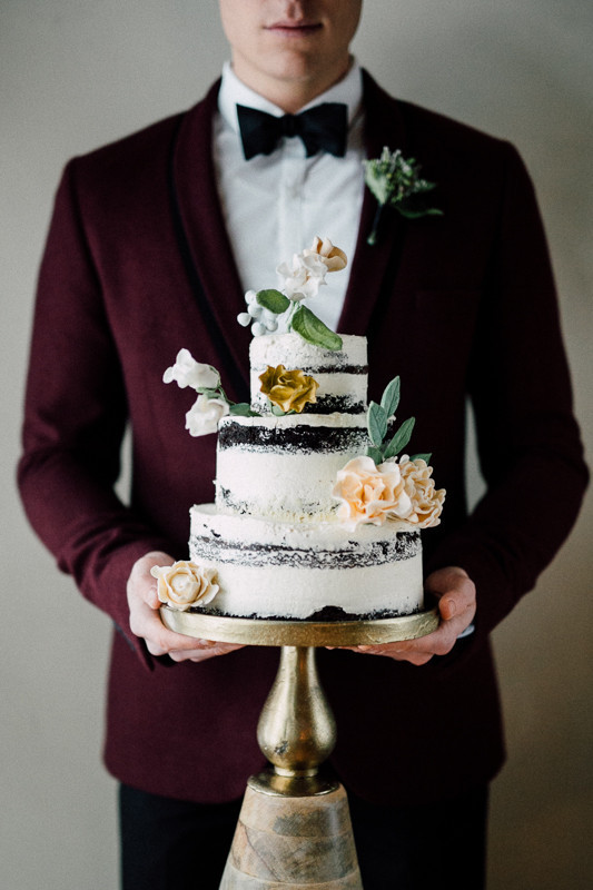 Semi naked cake