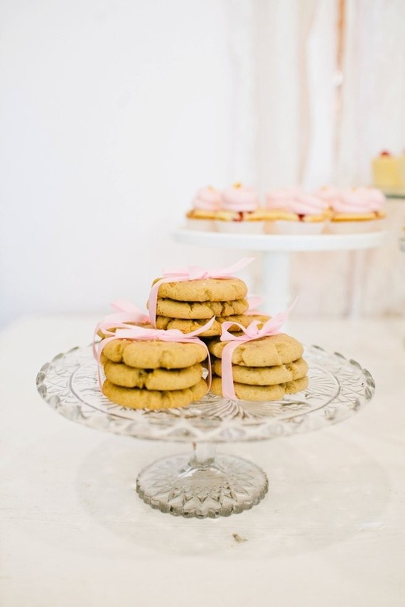 pink and gold dessert table