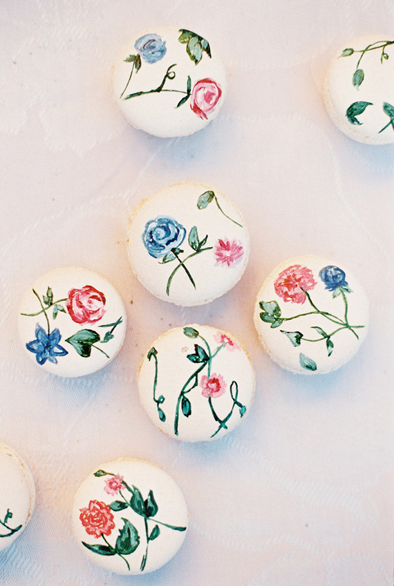 Floral macarons