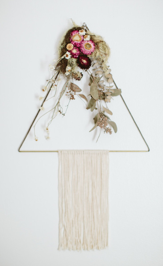 dried flower wall hanging idea
