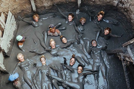 Show Me Your Mumu bachelorette party in Colombia