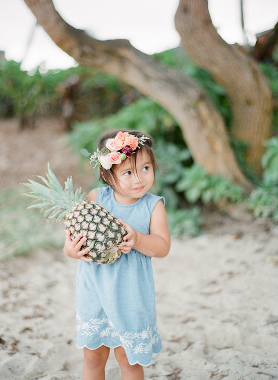 mother daughter beach session in hawaii