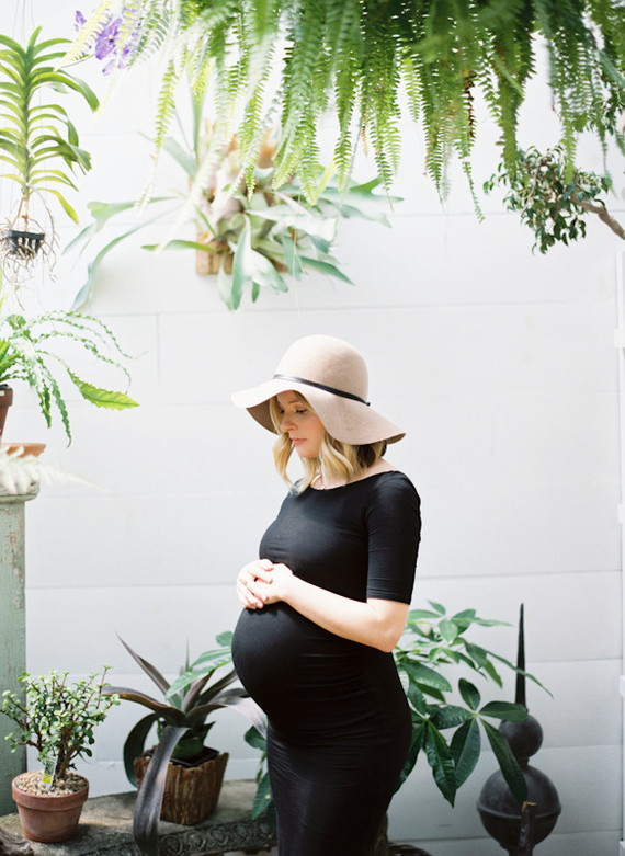 greenhouse maternity photos