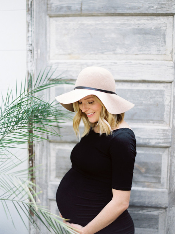 greenhouse maternity photos