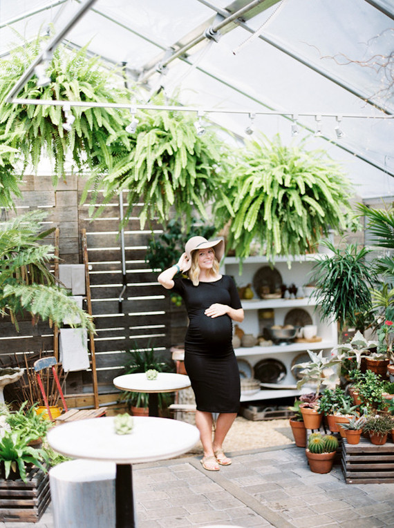 greenhouse maternity photos