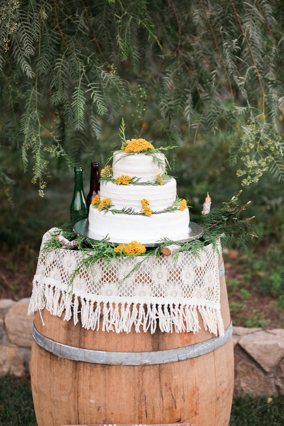 Rustic wedding cake