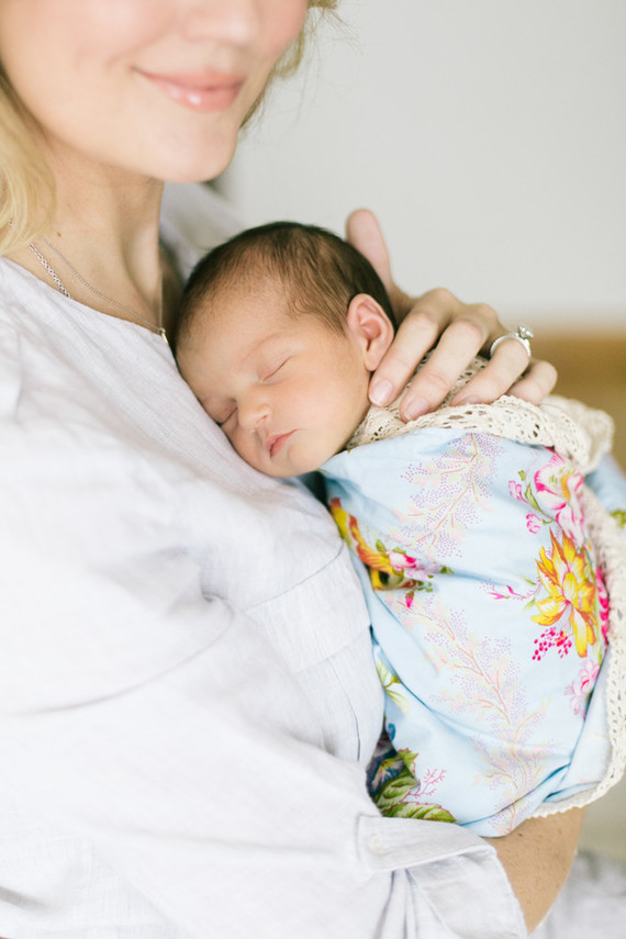 Lifestyle newborn photos at home