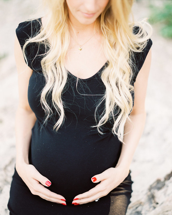 Simple natural light maternity photos