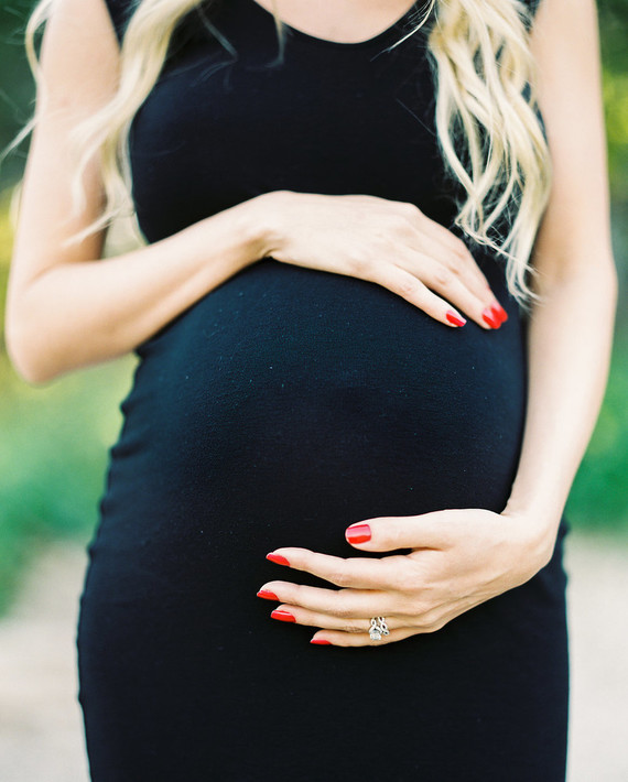 Simple natural light maternity photos