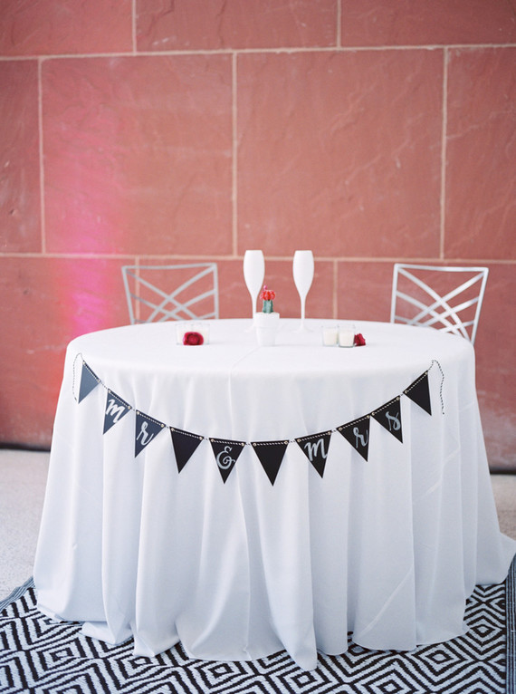 Simple modern sweetheart table