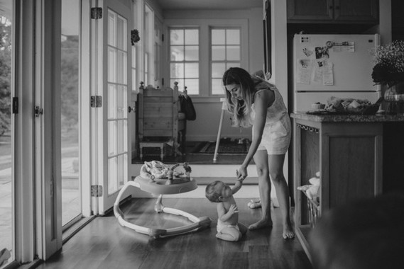 Motherhood sessions by Victoria Gloria