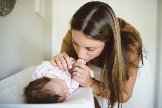 Motherhood sessions by Victoria Gloria