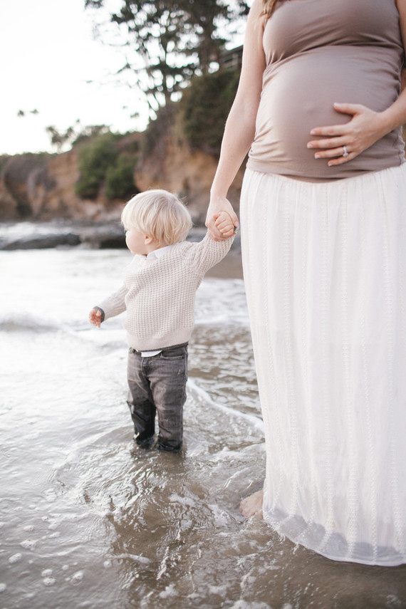 Beach maternity photos Inspiration