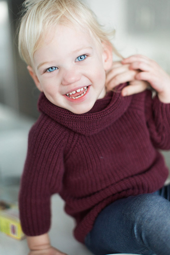 mother daughter baking session at home