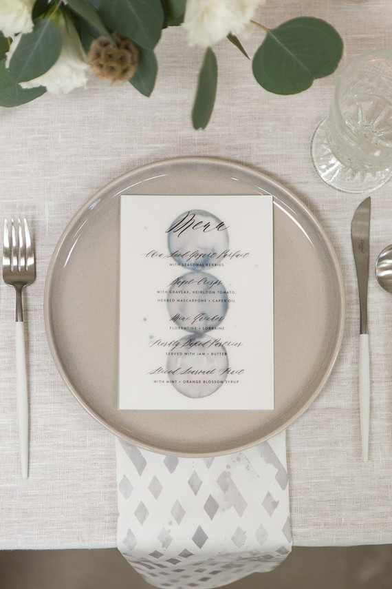 Simple wedding decor