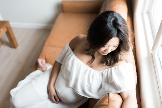 intimate romantic maternity photos