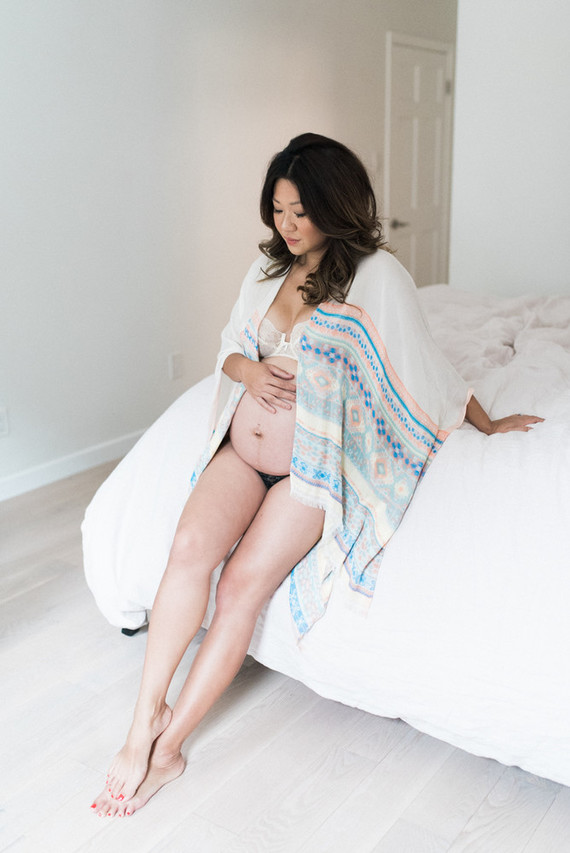 intimate romantic maternity photos