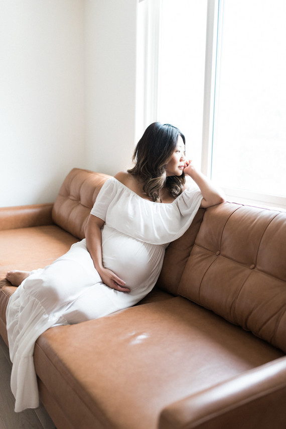 intimate romantic maternity photos