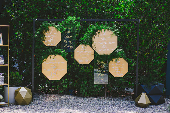 Modern escort card display