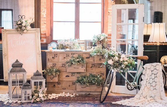 vintage romantic wedding decor