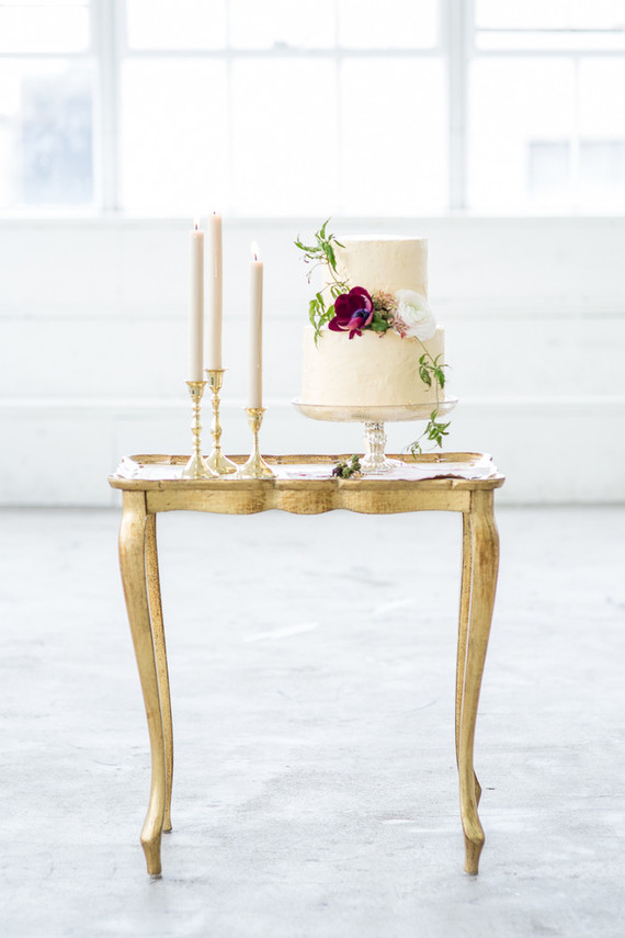 classic cream wedding cake