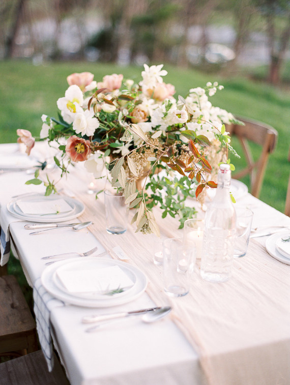 romantic outdoor tablescape