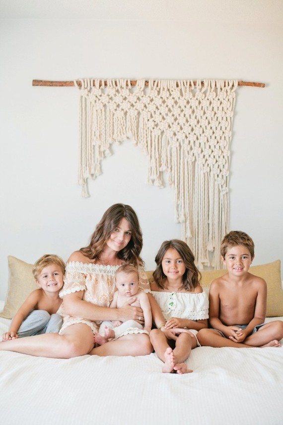 mama and four kids lifestyle session