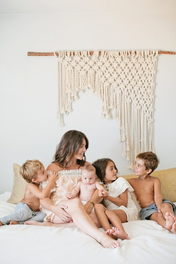 mama and four kids lifestyle session