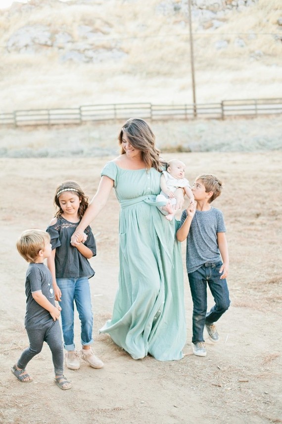 mama and four kids lifestyle session