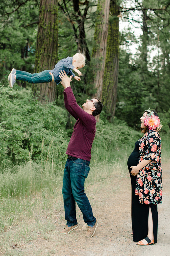 Rustic fall family maternity photos