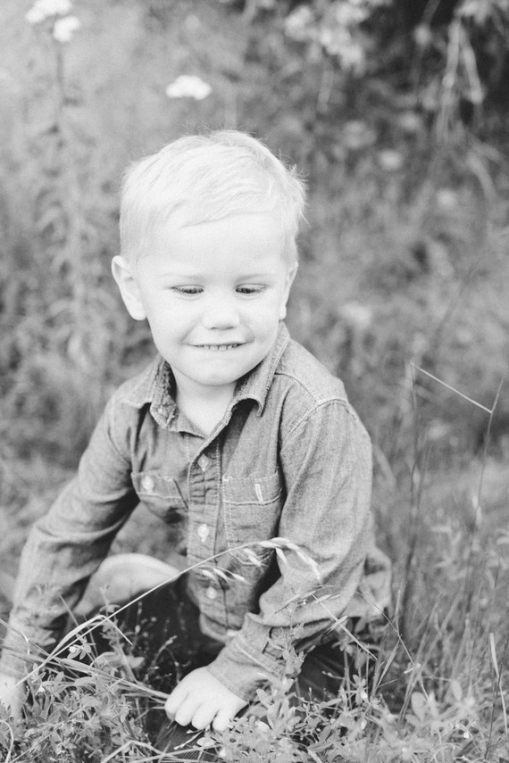 Rustic fall family maternity photos