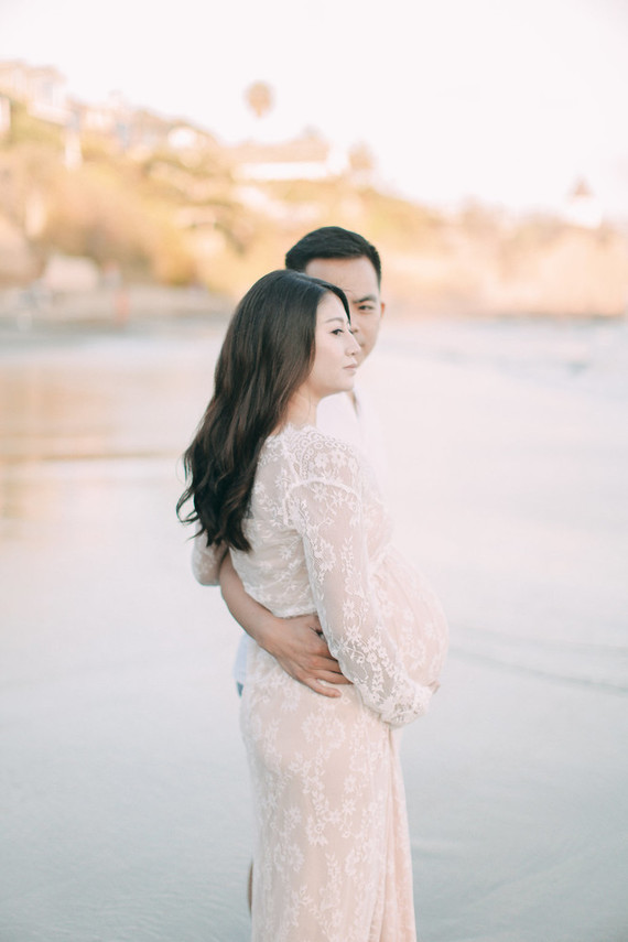 romantic laguna beach maternity photos