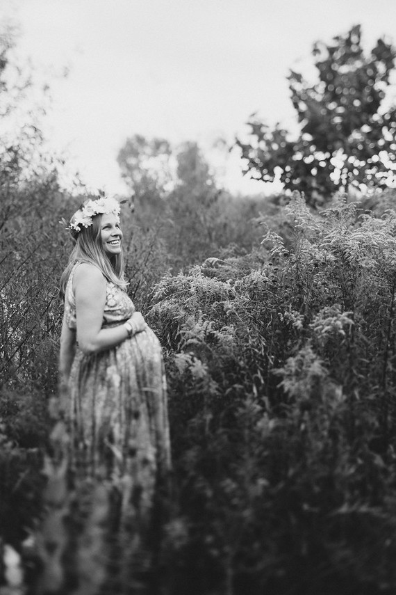 black and white vintage style maternity photos