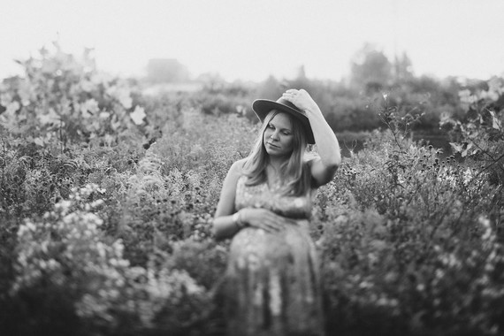 black and white vintage style maternity photos