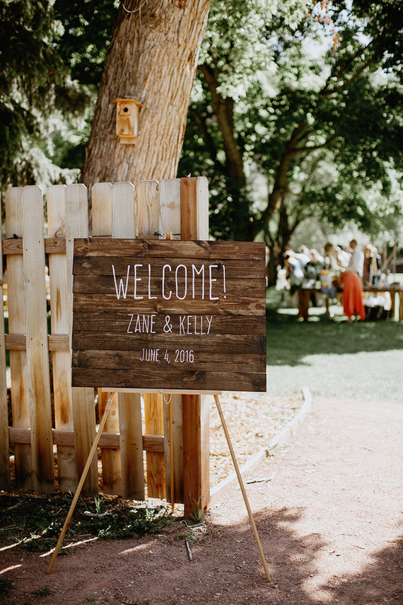 Rustic wedding decor