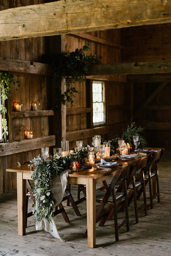 Fall barn wedding decor