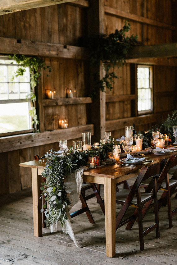 Fall barn wedding decor
