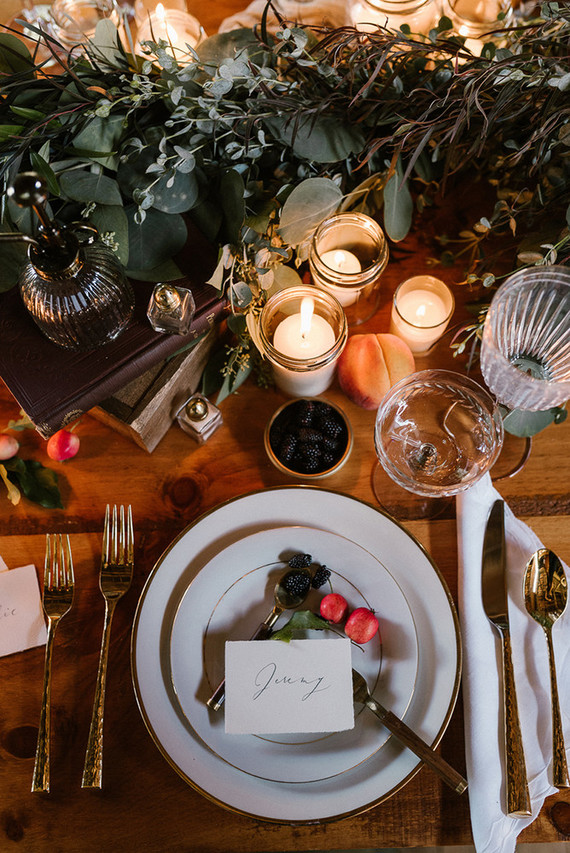 Fall barn wedding decor