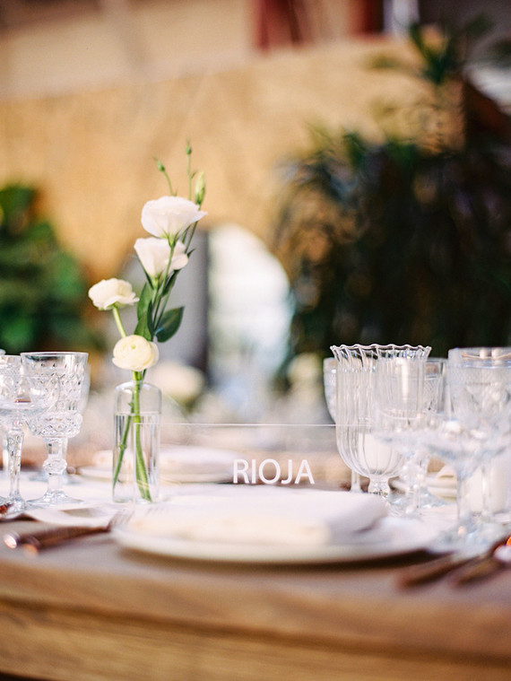 White and gold wedding decor