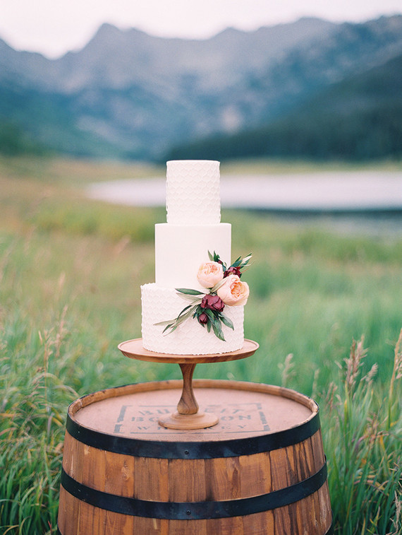 Elegant wedding cake