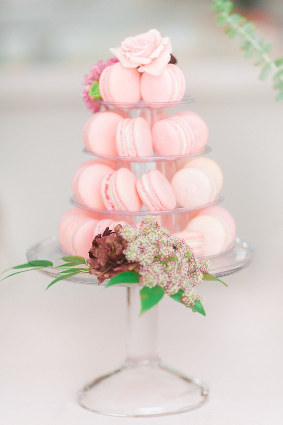 Macaron cake