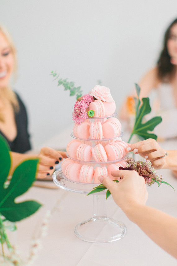 Macaron cake