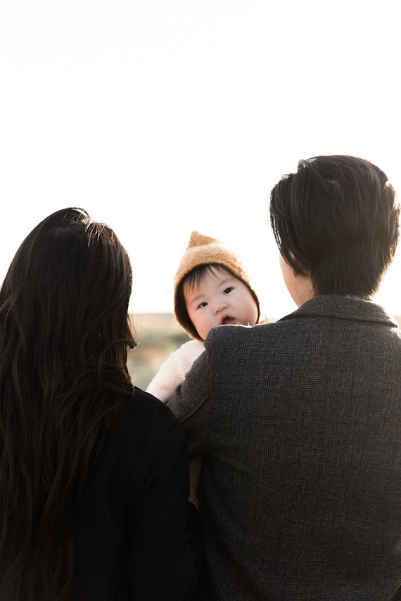 Wintery family photos of Laura Izumikawa