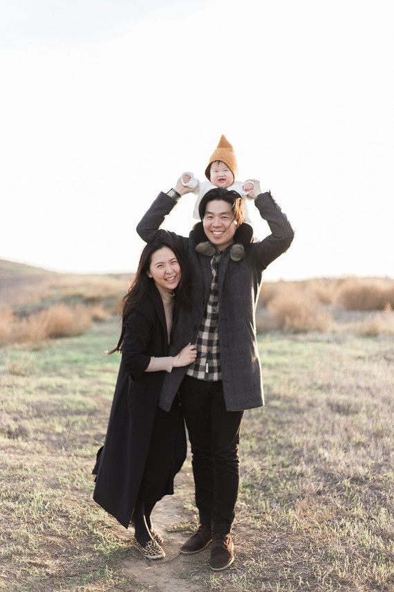 Wintery family photos of Laura Izumikawa