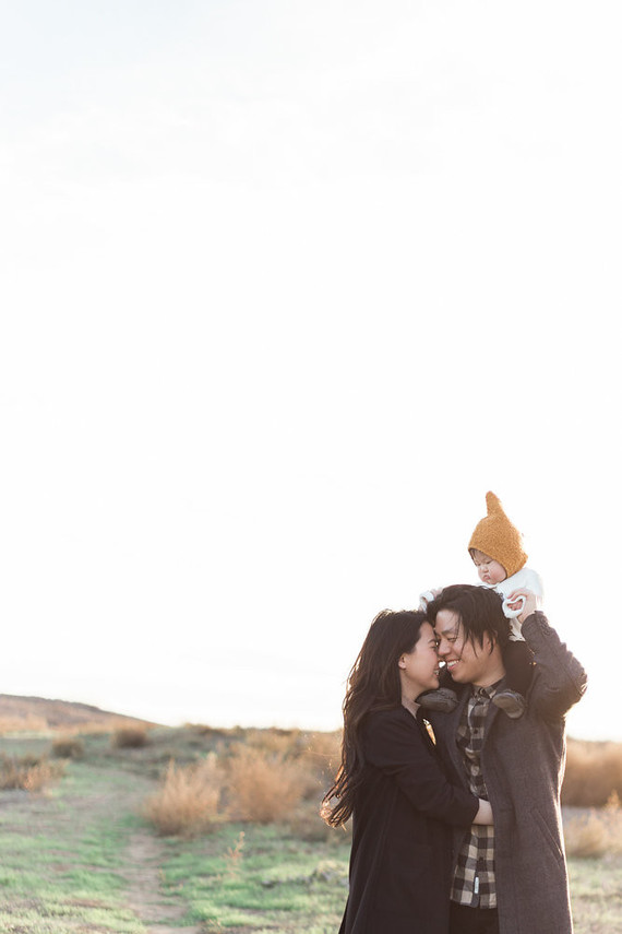Wintery family photos of Laura Izumikawa