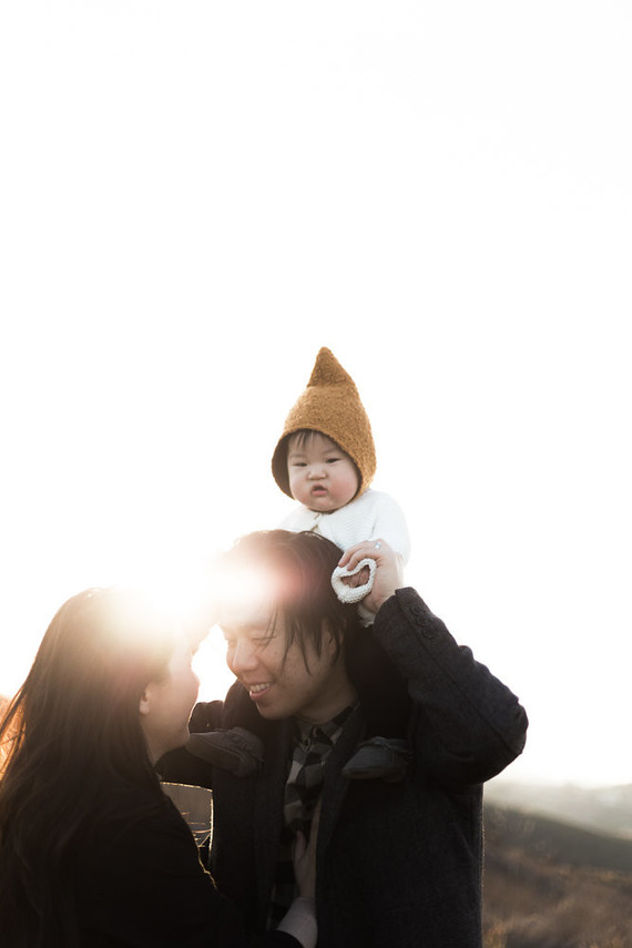 Wintery family photos of Laura Izumikawa