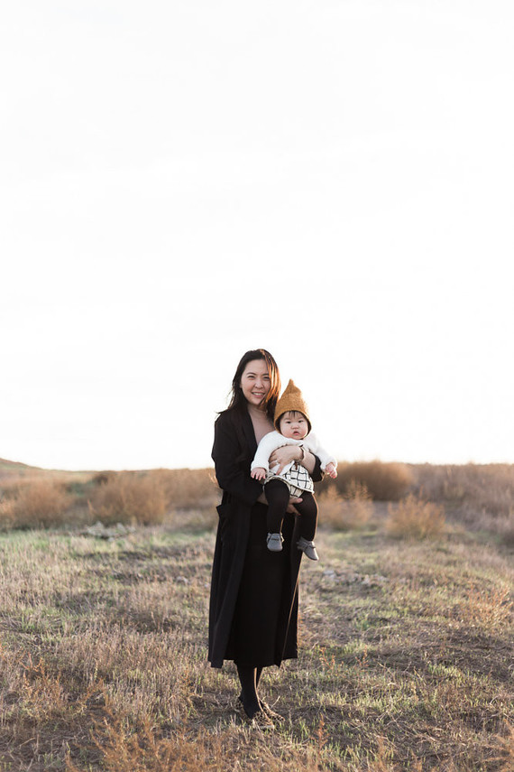 Wintery family photos of Laura Izumikawa