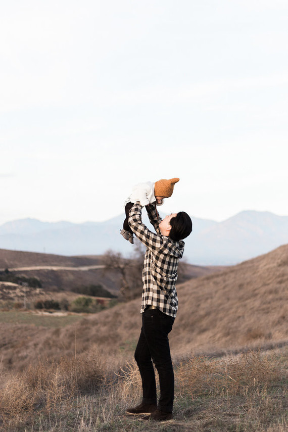 Wintery family photos of Laura Izumikawa