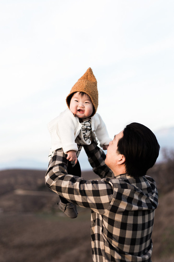 Wintery family photos of Laura Izumikawa