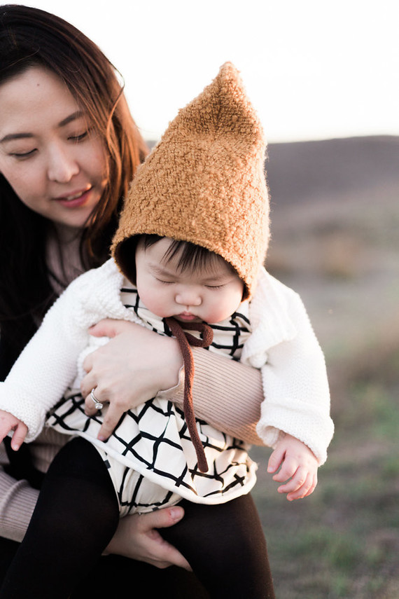 Wintery family photos of Laura Izumikawa